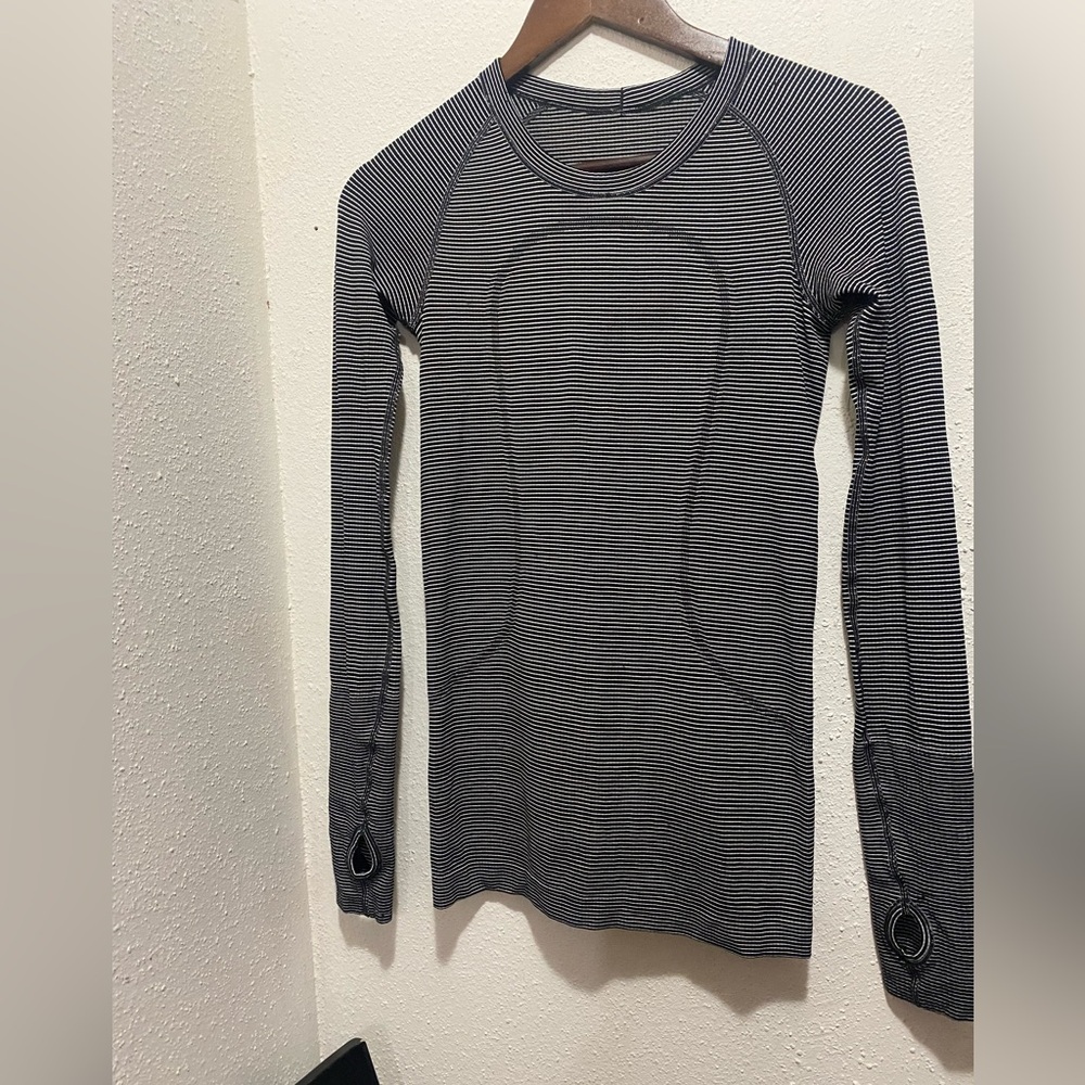 lululemon athletica Black and White Striped Long Sleeve Sz 4